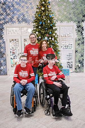 2024-12-16 RMH Holiday Families (19)