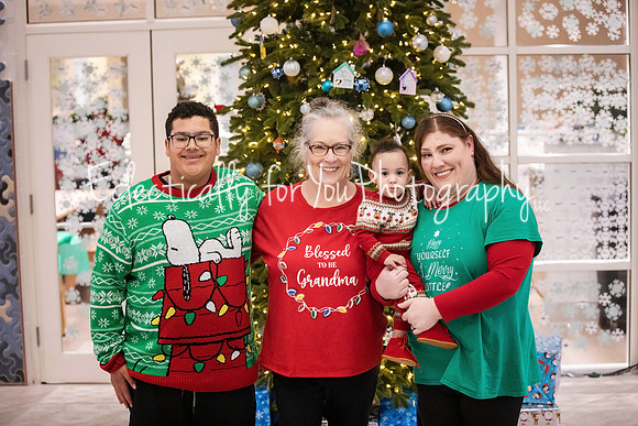 2024-12-16 RMH Holiday Families (15)