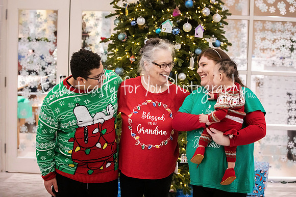 2024-12-16 RMH Holiday Families (16)